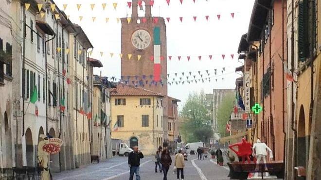 Sul corso a Cascina arriva la panchina dell’amore
