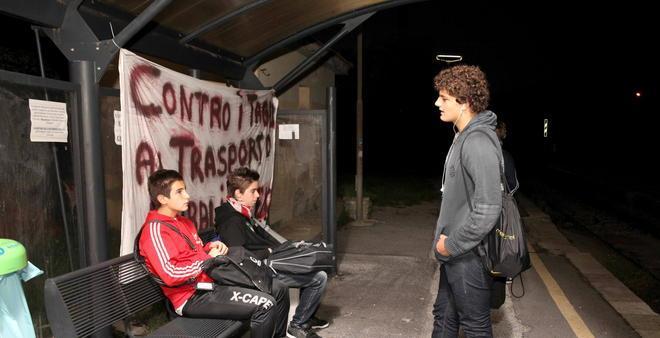 Studenti e pendolari in rivolta per la stazione 