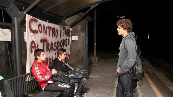 Studenti e pendolari in rivolta per la stazione