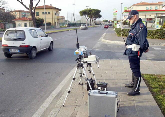 Via Firenze, multe record: 115 in tre ore 