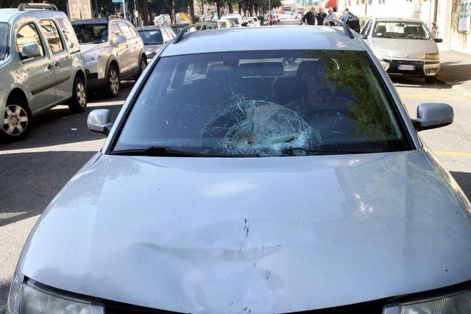 Travolta da un’auto fa un volo di 20 metri grave studentessa 