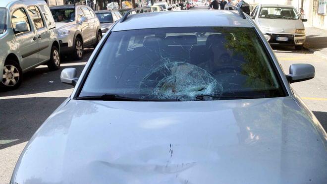 Travolta da un’auto fa un volo di 20 metri grave studentessa