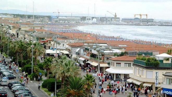 Tavoli, la rivolta della Passeggiata: «Il commissario cancelli la norma»