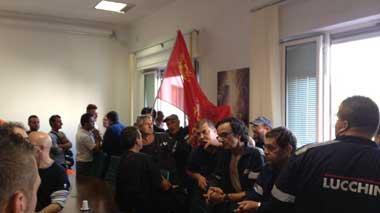 Lucchini, gli operai occupano gli uffici della direzione