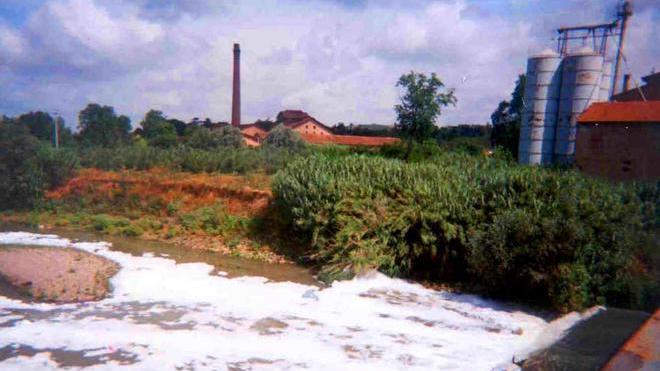Mistero sull’origine delle schiume sull’Elsa