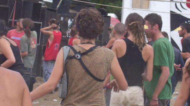 Pescia, rave party non autorizzato: scattano 58 denunce