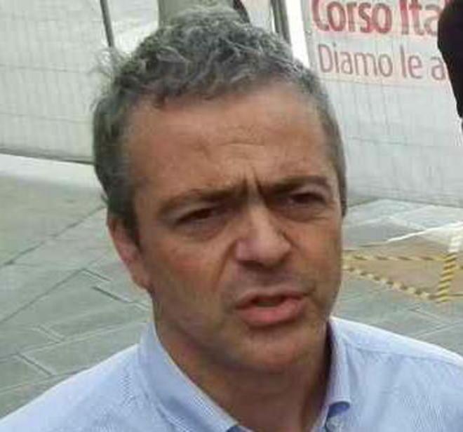 Una rotatoria all’incrocio con via Pisano 