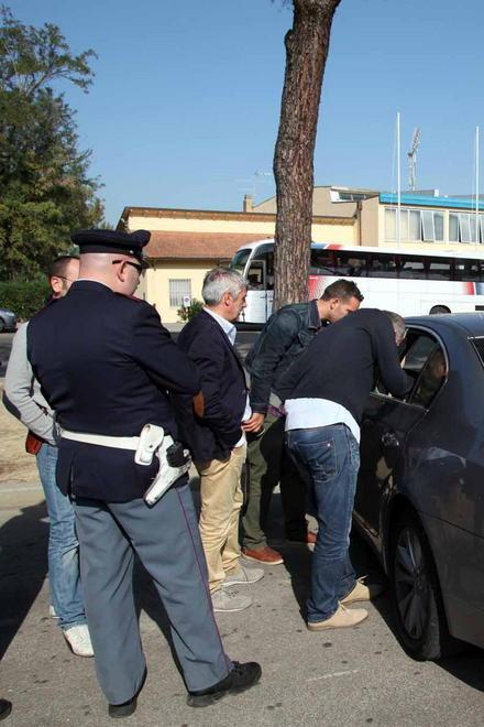 Più volanti della polizia vicino alla superstrada 