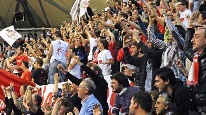 Al PalaDozza quattrocento tifosi biancorossi