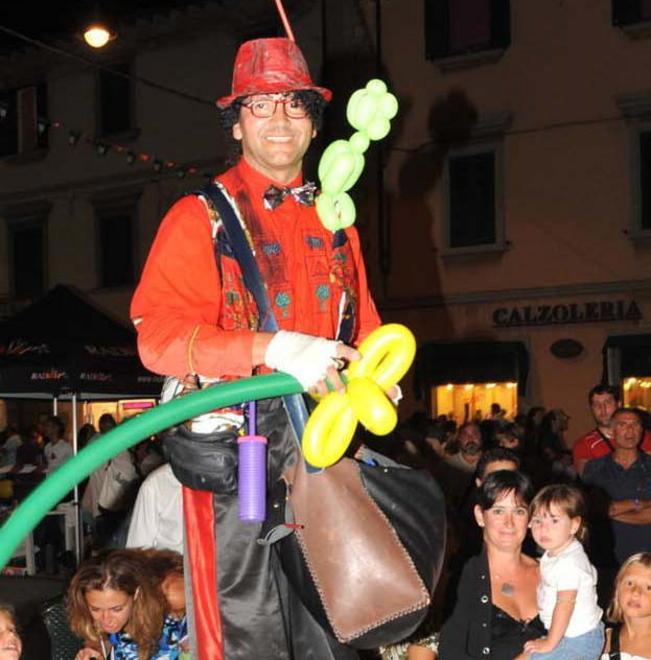 Artisti di strada per animare il centro 
