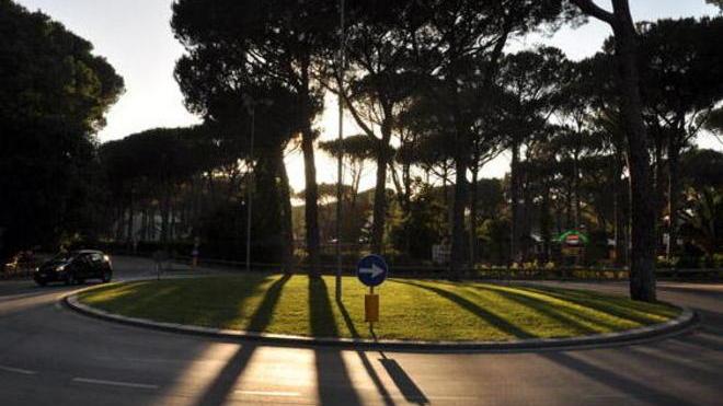Fonzo: «Caditoie intasate e vie che spariscono»