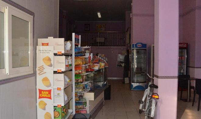 Spaccata notturna nel locale Fuggono con le slot machine