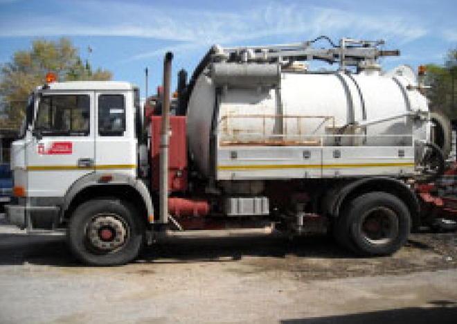 Servono subito soldi Il Comune si vende pure la botte spurgo 