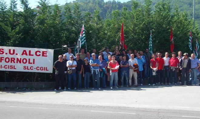 Alce getta la spugna e manda a casa tutti e 74 gli operai