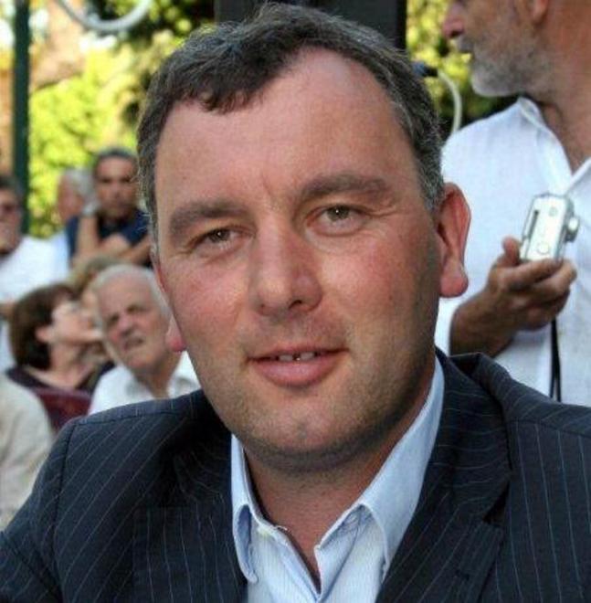 Lite sull’affidamento di campi e palazzetto alle società sportive