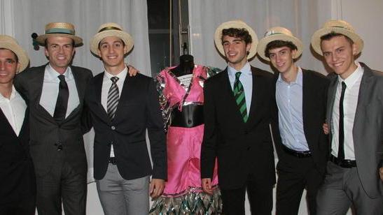 Duecento Pagliette vestite a festa al Museo del Tessuto