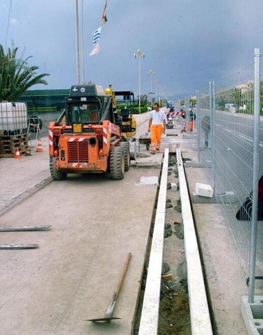Pannelli fotovoltaici sulla pista ciclabile lungo il litorale 
