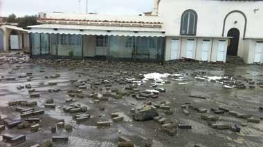 I danni della mareggiata. Ancora chiuso l'Acquario