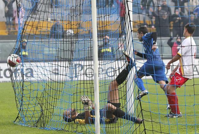Pisa in rimonta, travolto il Catanzaro 
