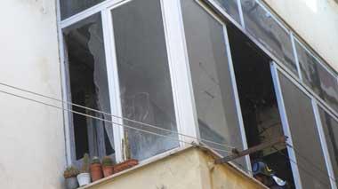 Fiamme in casa, esplode la veranda
