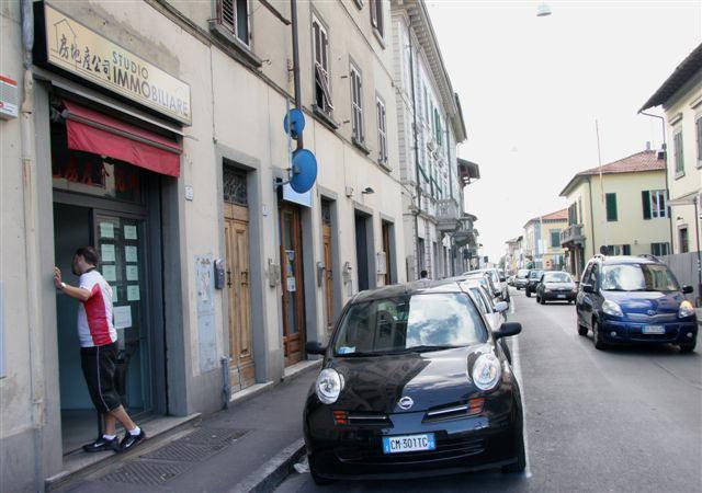 In tre rapinano un cinese: la polizia municipale ne arresta uno 