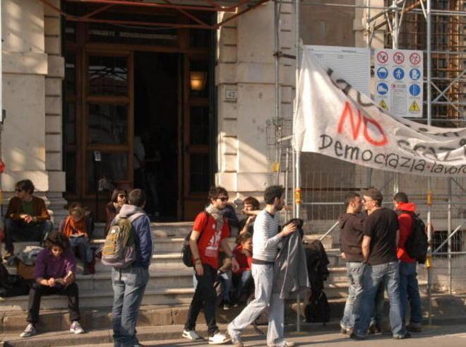 Sinistra Per contesta l’aumento di indennità e gettoni 