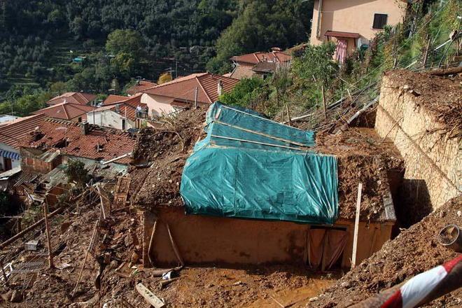 Un anniversario nel segno del silenzio 