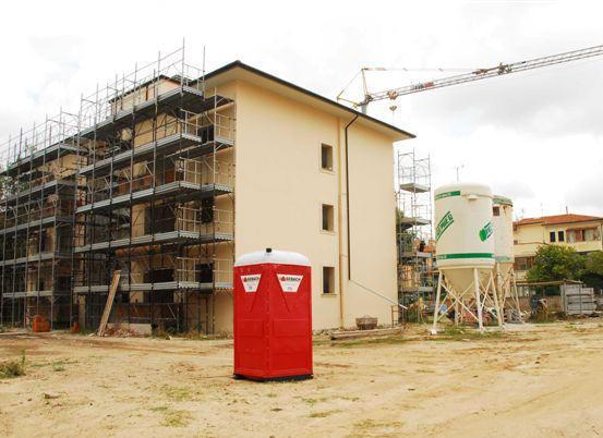 La lunga fila dei 184 in attesa di una casa 