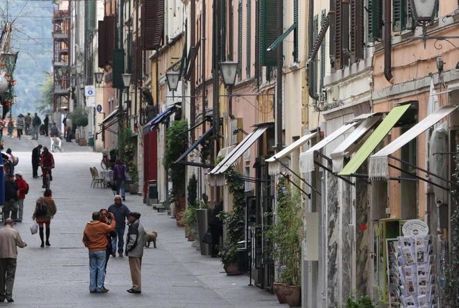 Scoppia il caso sexy shop 