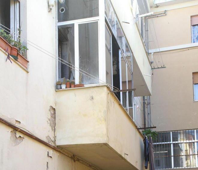 Fiamme in casa, scoppia la veranda 