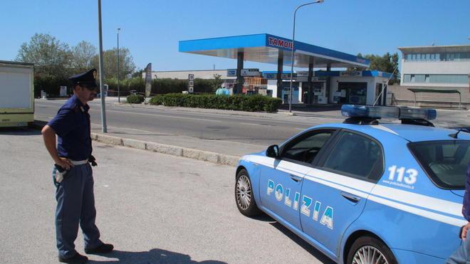 Furto in lavanderia, passante mette in fuga ladro