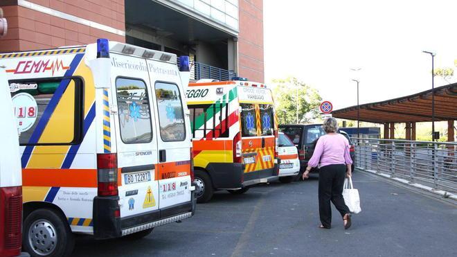 Donna muore travolta da un’auto mentre attraversa l’Aurelia a Lido di Camaiore