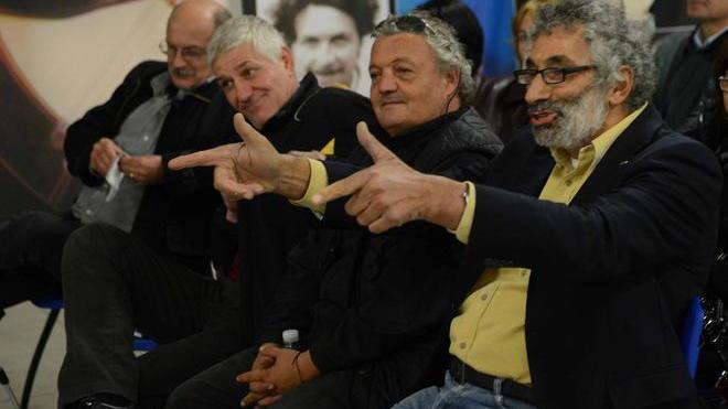 I precari incalzano i sindacati «Non sussidi, in fabbrica 12 mesi»