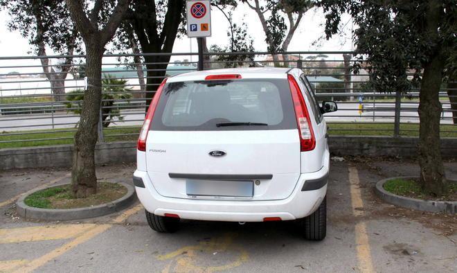Ospedale, posti per disabili sempre invasi