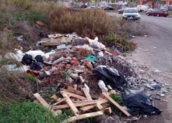Una discarica di rifiuti al Vallo degli Arcieri 