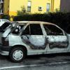 È accusato di pedofilia, gli incendiano l’auto 
