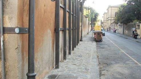 Rimesso a nuovo il marciapiede di via Roma