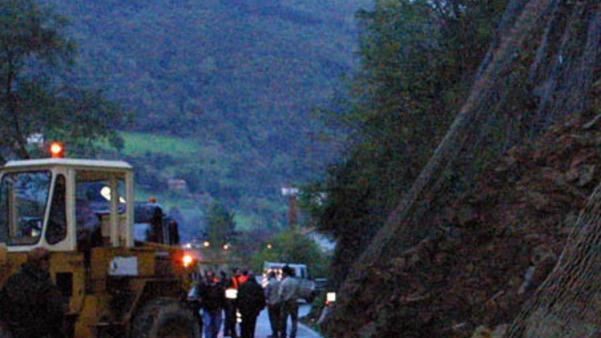 Frana versante a Farnocchia evacuate cinque persone