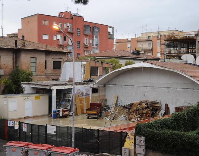 Vincoli al palazzone fronte Mura 