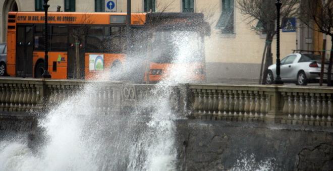 Pioggia, scirocco e onde fino a 5 metri 