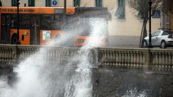 Pioggia, scirocco e onde fino a 5 metri