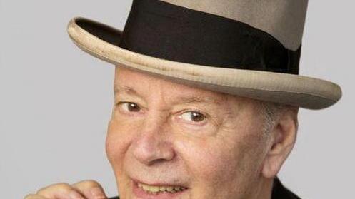 Al teatro Montand l’apertura è riservata ad “Aquiloni” di Poli