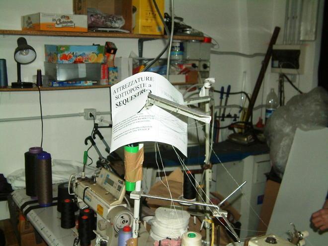 Confiscate ai cinesi oltre mille macchine da cucire 