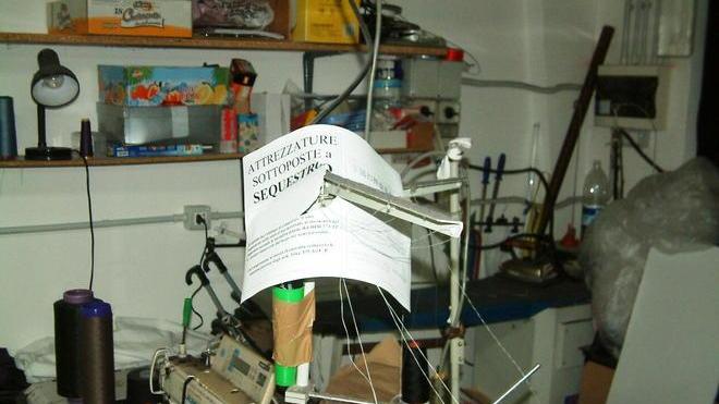 Confiscate ai cinesi oltre mille macchine da cucire