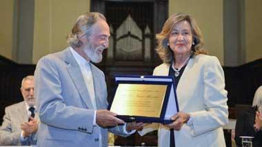 Centro dell’Uomo, Pier Franco Marcenaro premiato da Paola Gassman
