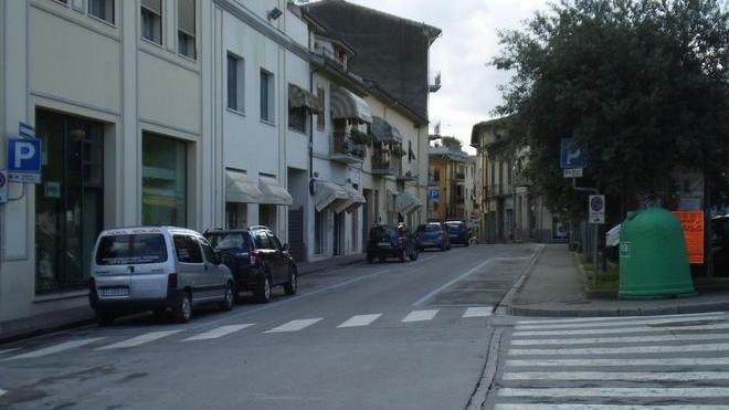 Scontro in centro, grave un ciclista