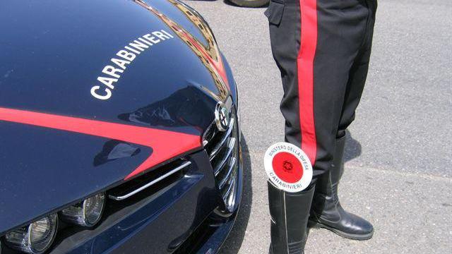 Ai domiciliari va a spasso con la fidanzata, arrestato