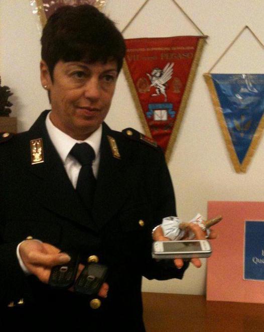 Conviventi in manette, droga nascosta nel tettino dell’auto 