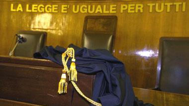 «Mia nuora è troppo aggressiva» E le fa togliere il porto d’armi