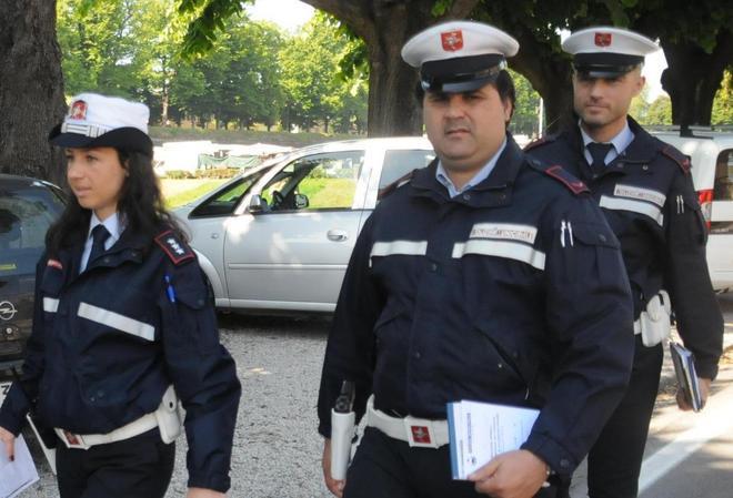 I vigili sventano il furto di una Porsche 